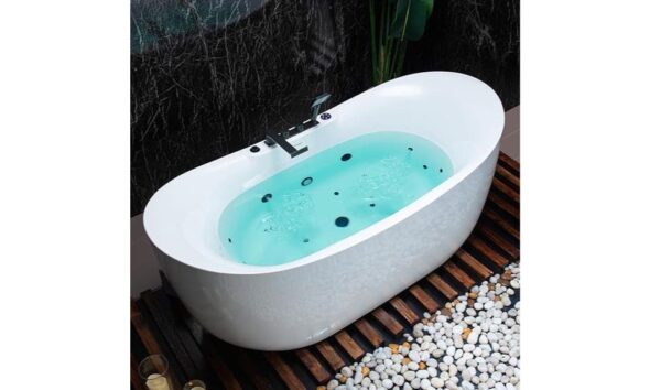 luxurious and spacious soaking